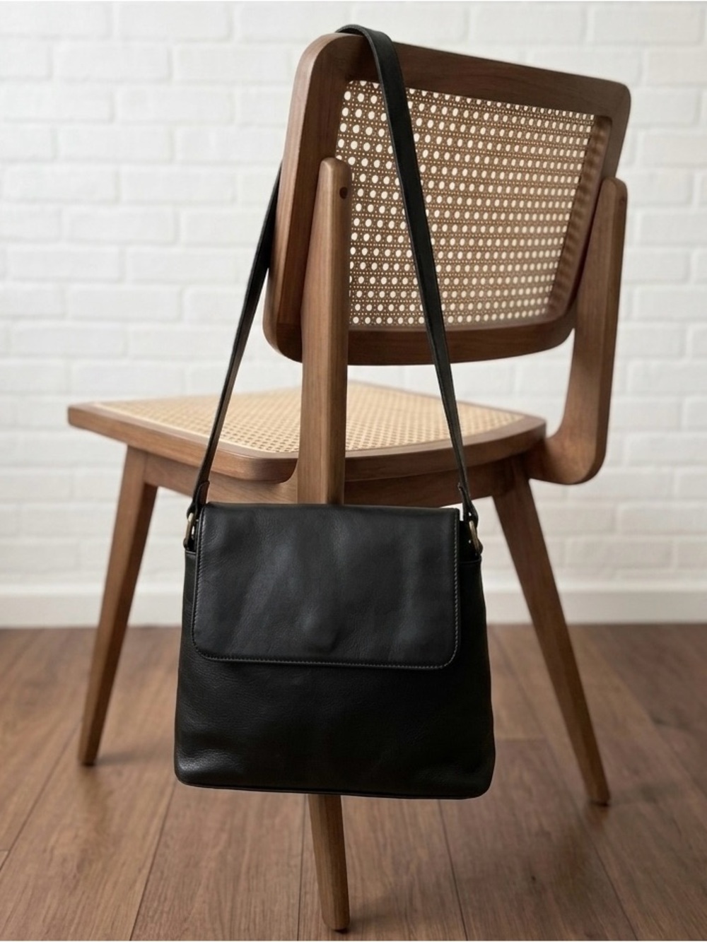 Classic Black Leather Shoulder Bag - Timeless Everyday Carry
